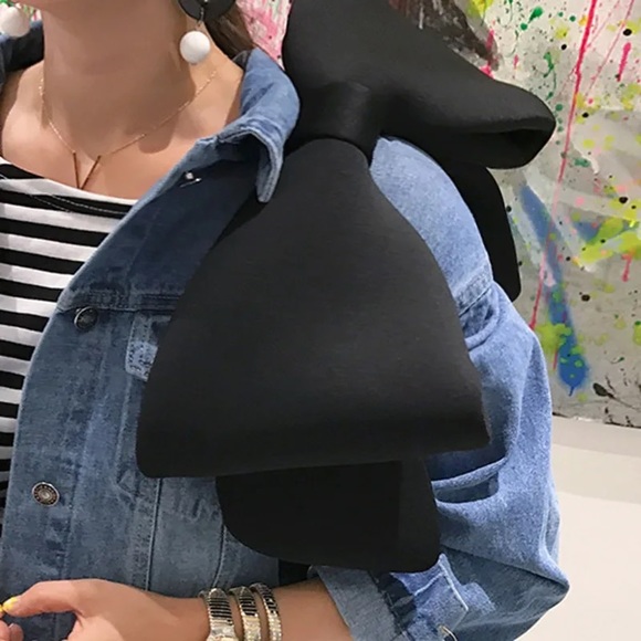 Black oversized bow handbag - Picture 8 of 13